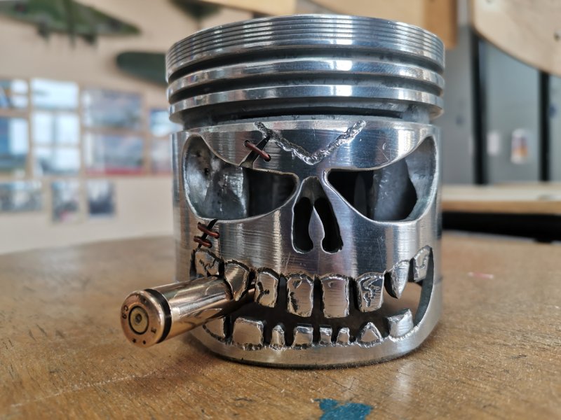 Веселый поршень