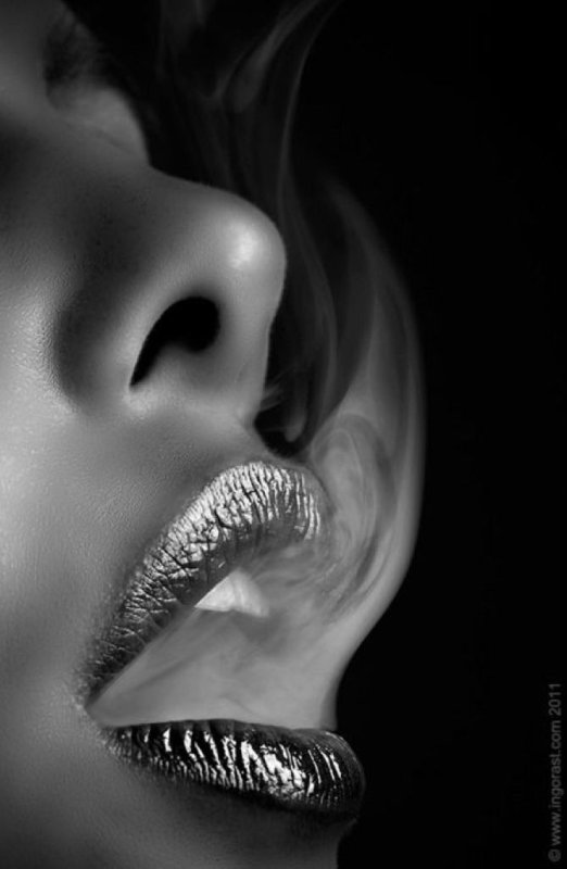 "губы черно белые"