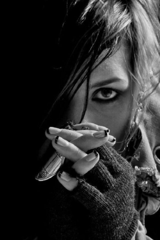 "грустная девушка"