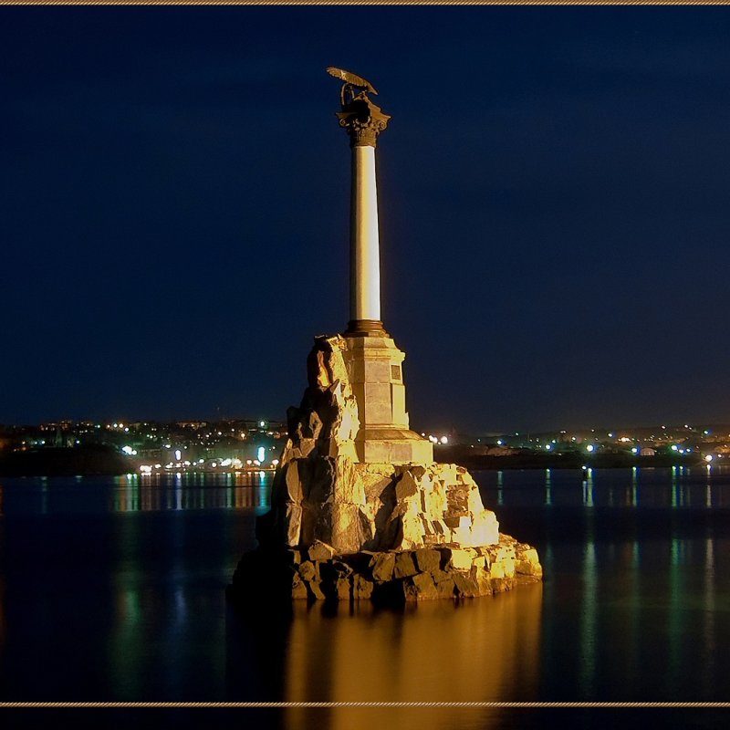 Памятник затопленным кораблям в Севастополе