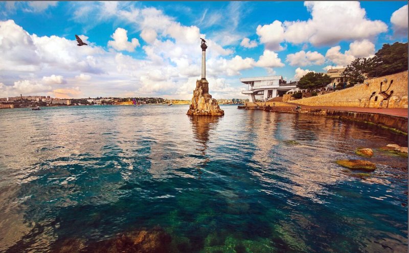 Севастополь памятник затопленным кораблям вид с моря