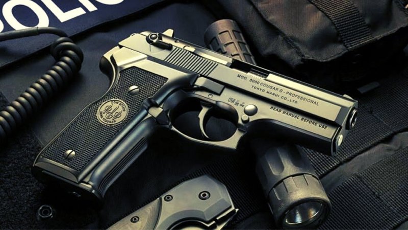 Беретта 8000 пистолет