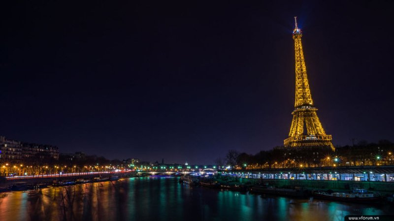 Эйфель башня ночью