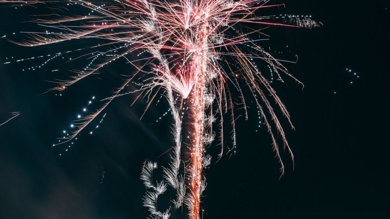 Заставка на рабочий стол салют бесплатно