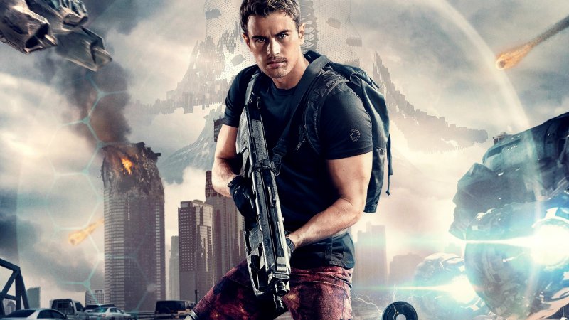 Тео Джеймс Дивергент