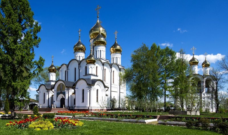 Красивый православный храм