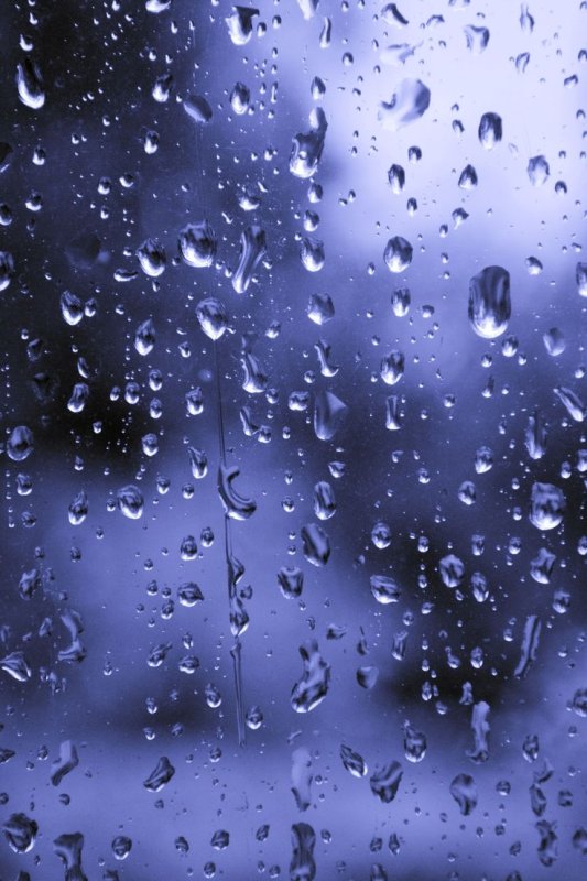 Дождь на стекле