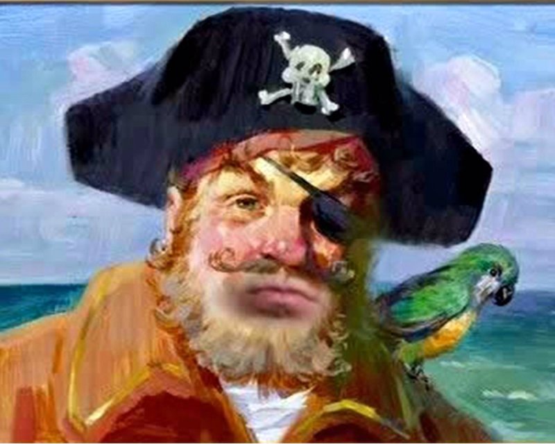 Губка Боб пират