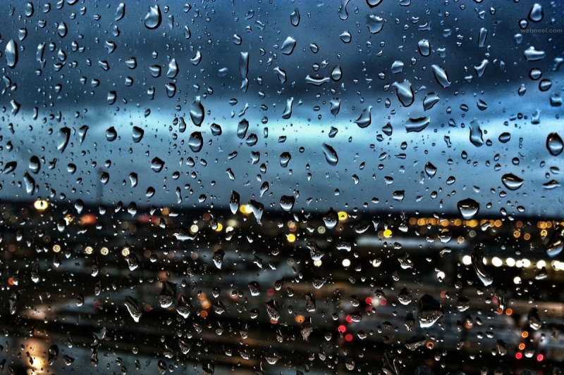 Капли на стекле