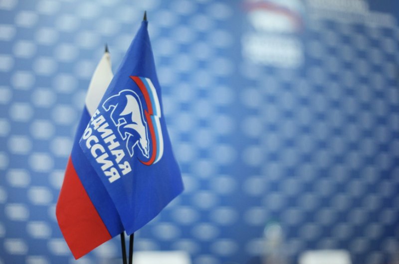 Единая Россия флажки на столе