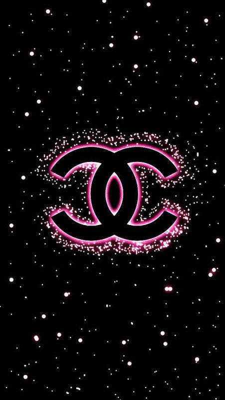 Шанель на черном фоне