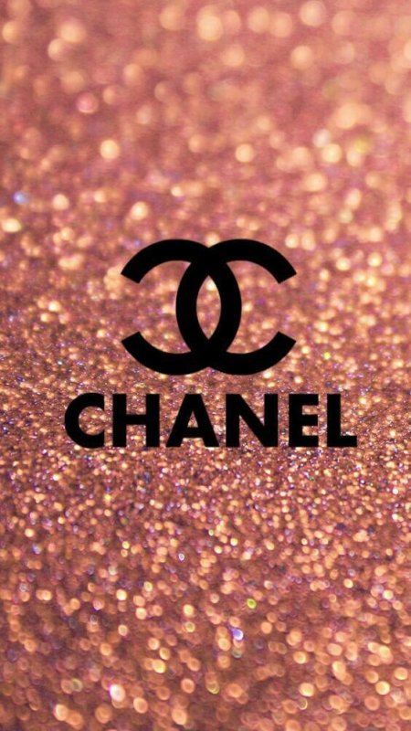 Шанель на черном фоне