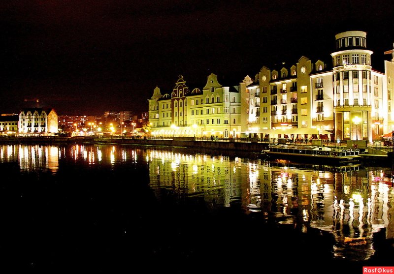 Рыбная деревня Калининград вечером