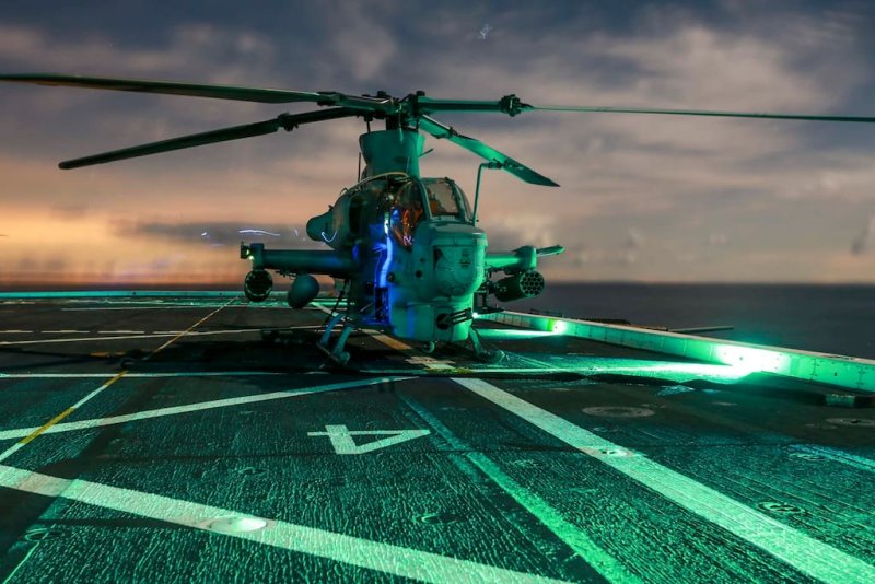 Вертолет Ah-1z Viper
