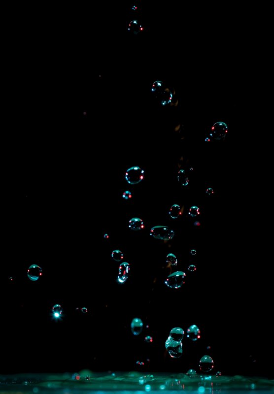 Пузыри на черном фоне