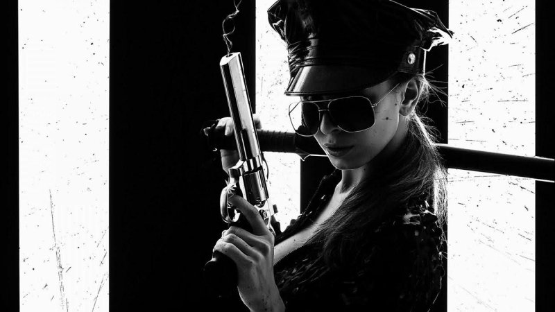 Девушка с пистолетом