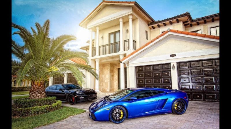 Роскошный дом с машиной