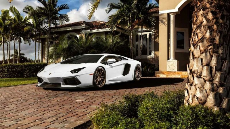 Lamborghini Aventador 1