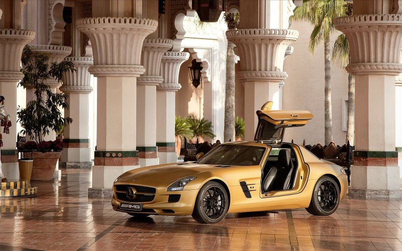 Mercedes AMG SLS Desert Gold