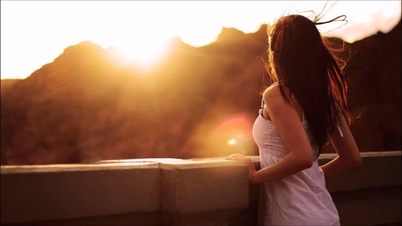 Девушка на рассвете