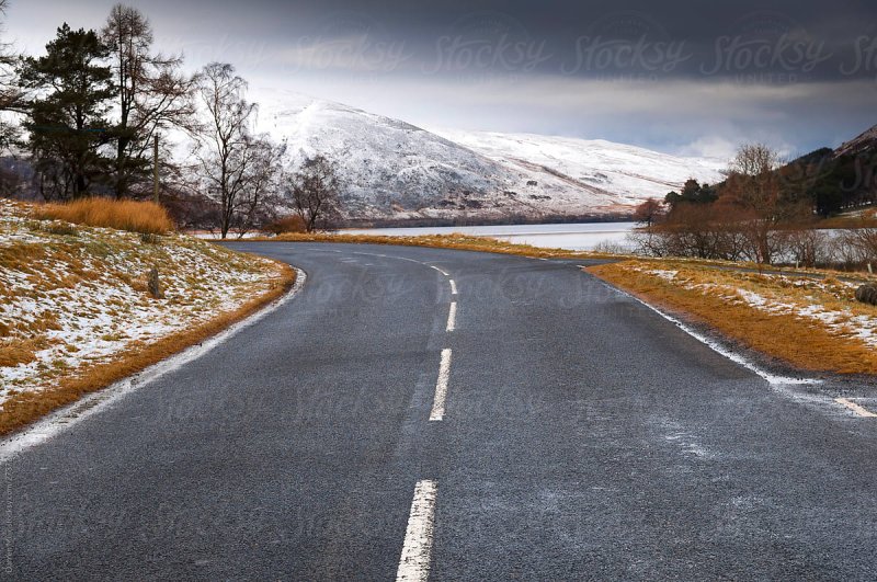 Весна горы дорога