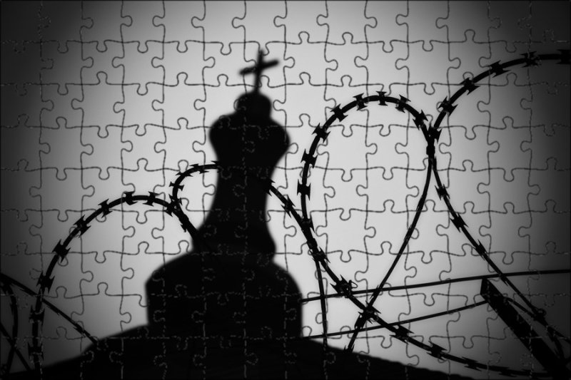 Церковь в колючей проволоке