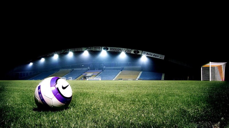 На футбольном стадионе