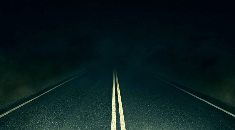 Пустая дорога ночью