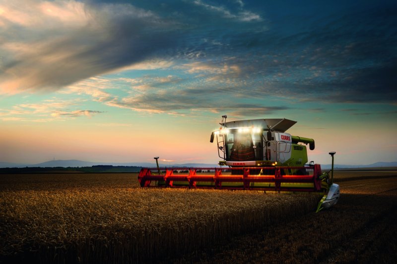 Комбайн CLAAS В поле