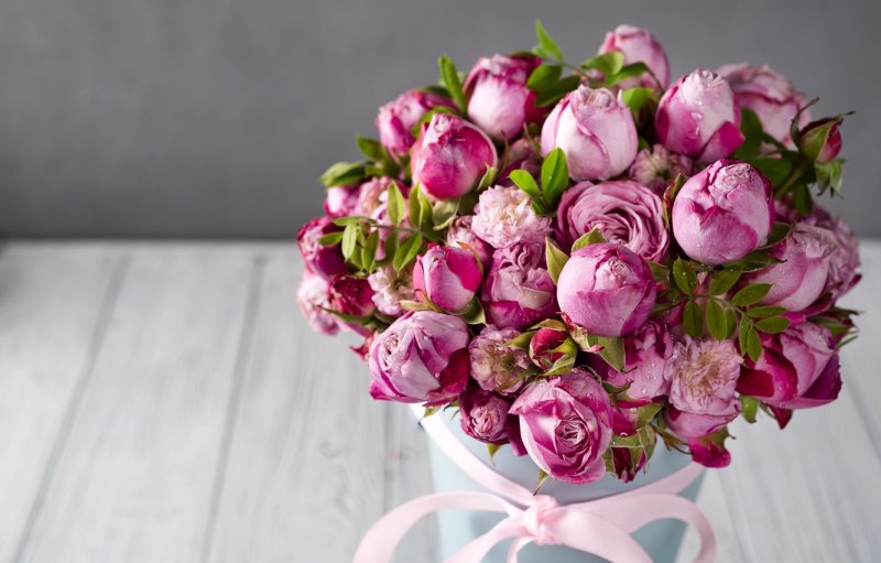 Пионовидная роза бутон