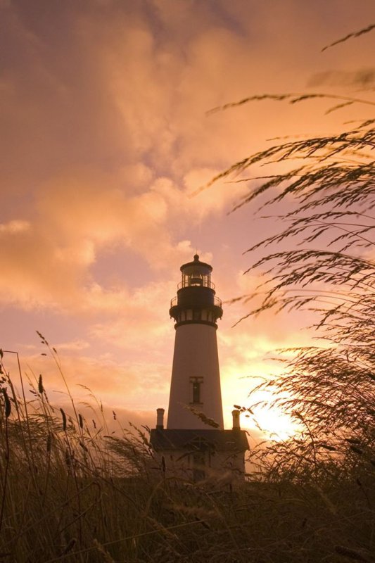 Маяк на рассвете