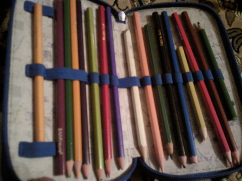 Ручки лежат в пенале