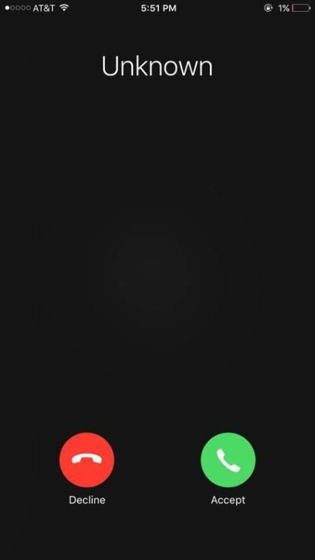 Экран звонящего телефона