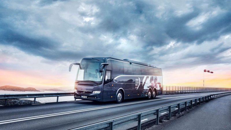 Автобус на дороге