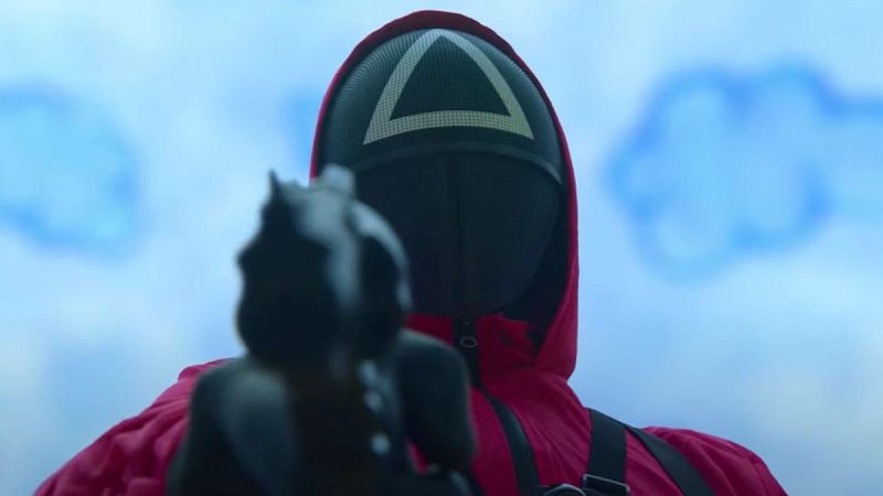 Маска игра в кальмара треугольник