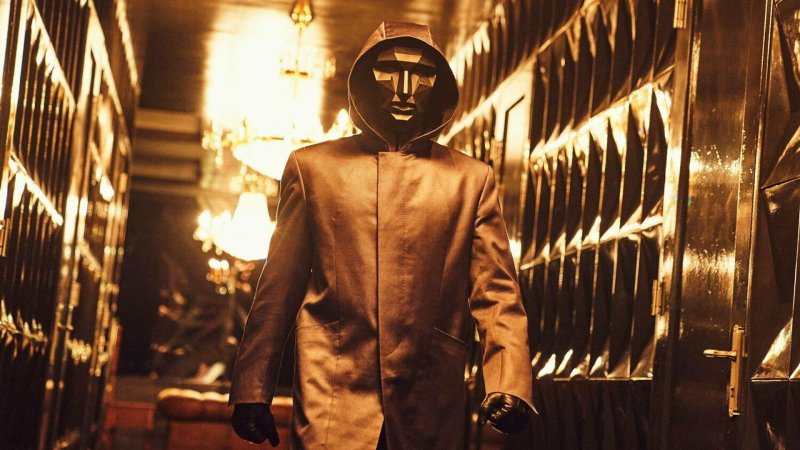 Игра в кальмара ведущий в маске