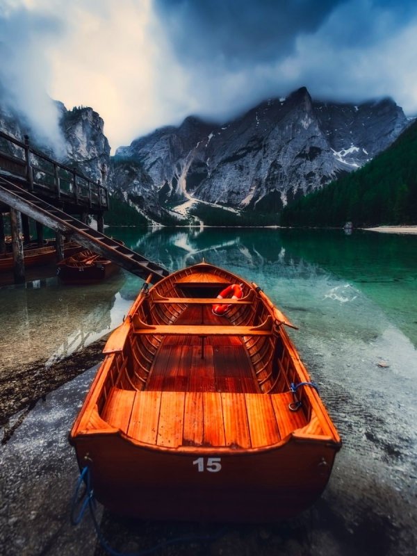 Лодка на озере