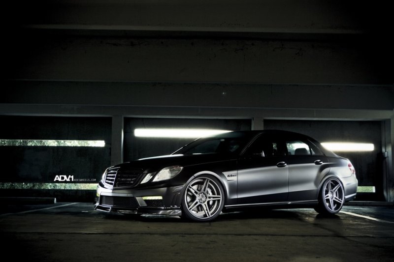 Mercedes Benz e63 AMG черный