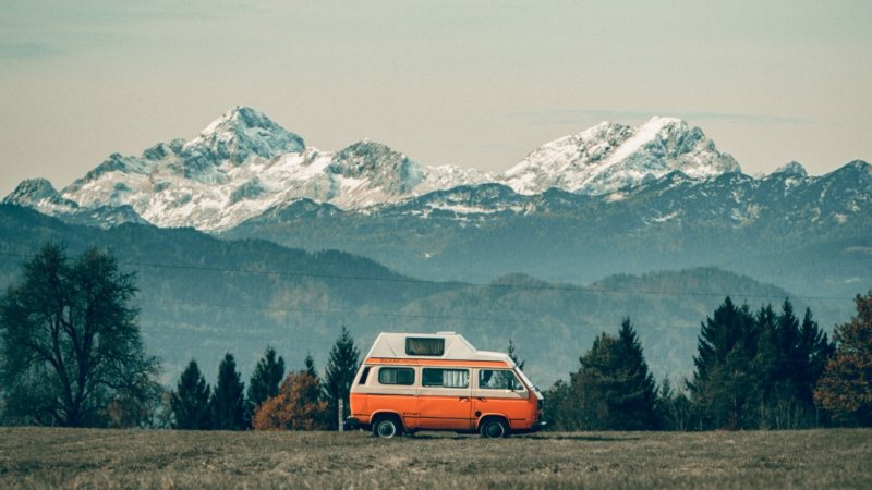 Фургон в горах