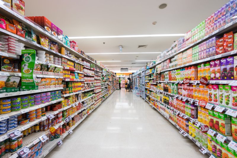 Полки супермаркета