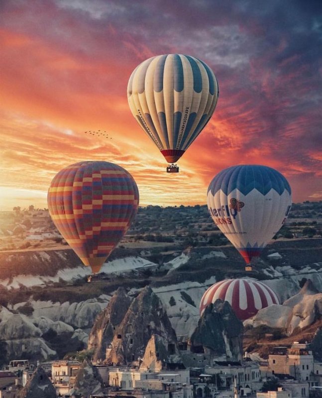 Воздушный шар с корзиной