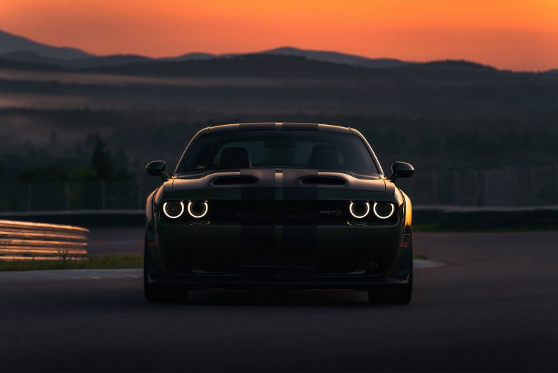Dodge Challenger srt Hellcat