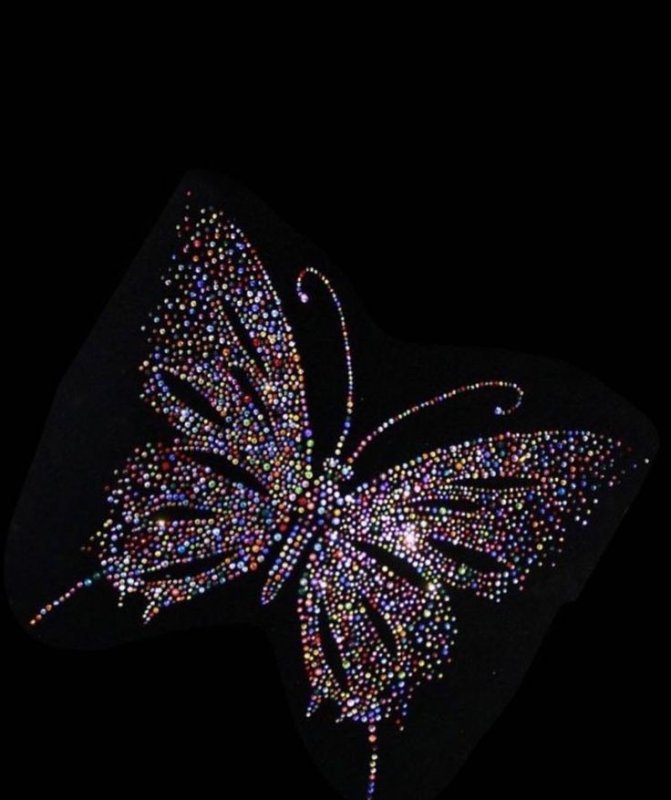 Стразы на черном фоне