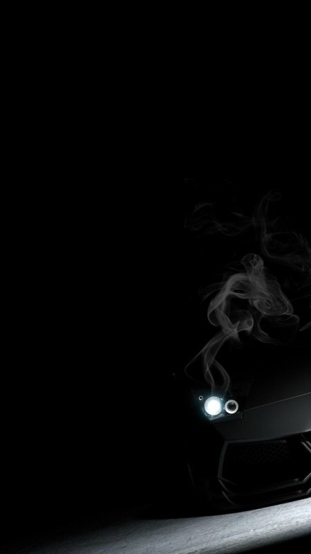 Машина на черном фоне