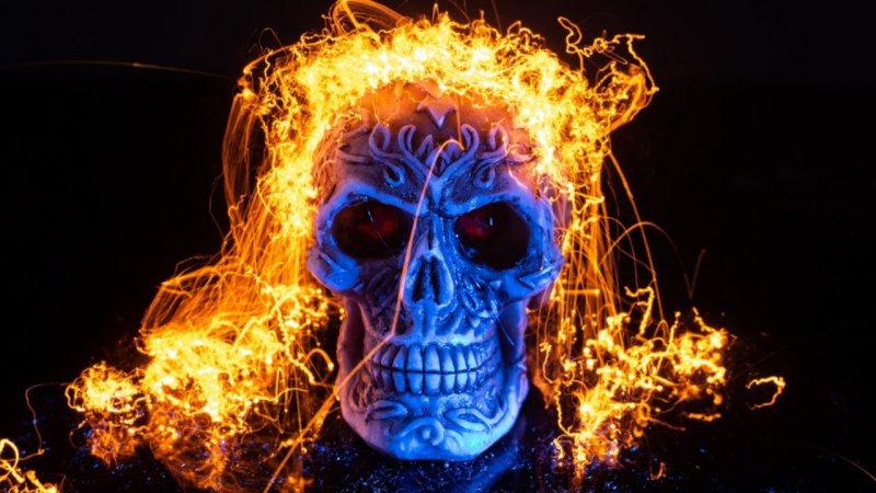 Горящие черепа