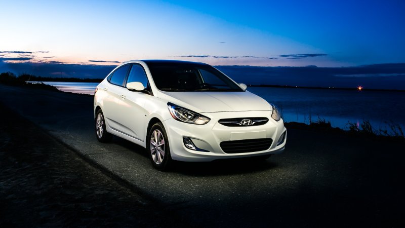 Машина Хендай Солярис белая