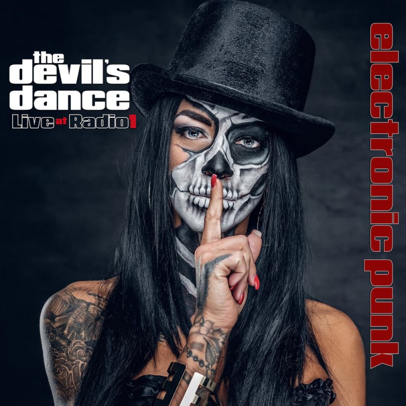 Девушка в шляпе