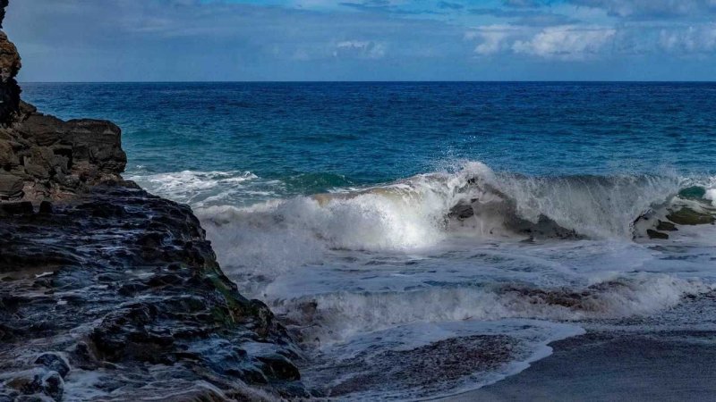 Ситжес волны морской Прибой