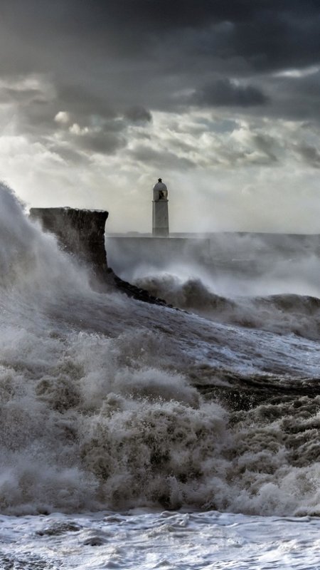 Буря на море