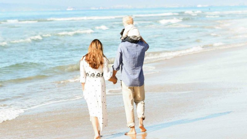 Люди на море